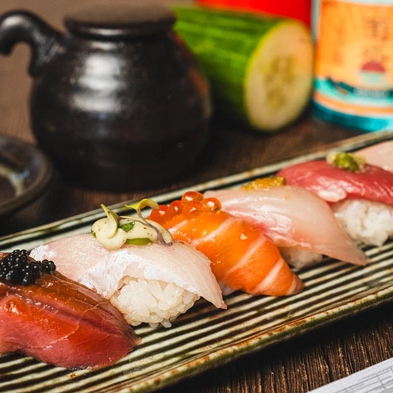 M 5 pcs Sushi or Sashimi Chef's Choice